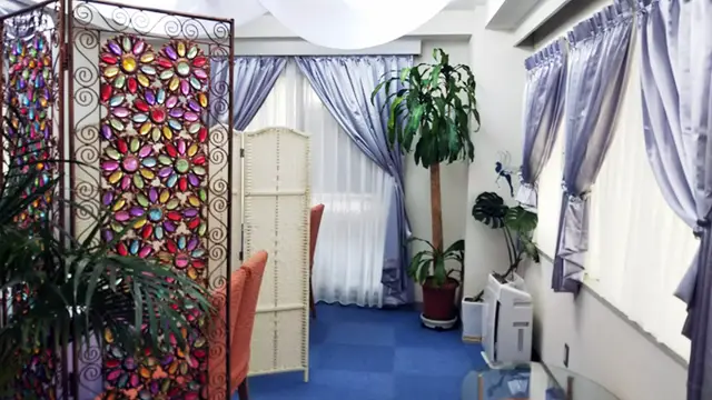占いサロン ティンカーベルの店内