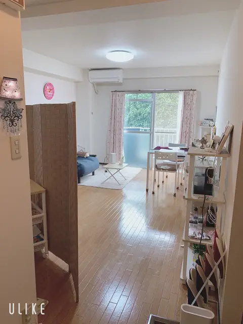 隠れ家的占いcafe&エステサロンReborn Storyの店内