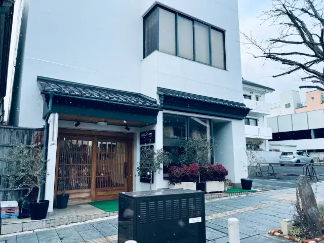 足裏マッサージ&タロット占い クリスタルドームの外観・入口