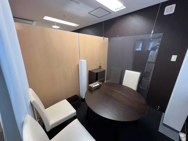 名古屋占いカフェの店内