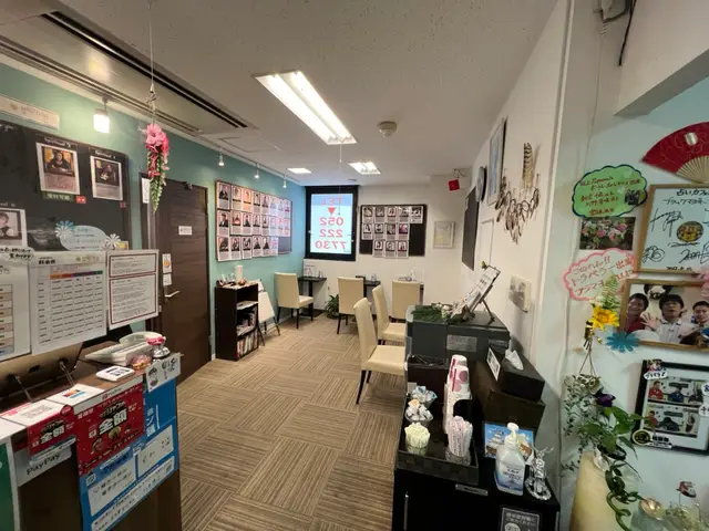 名古屋占いカフェの店内