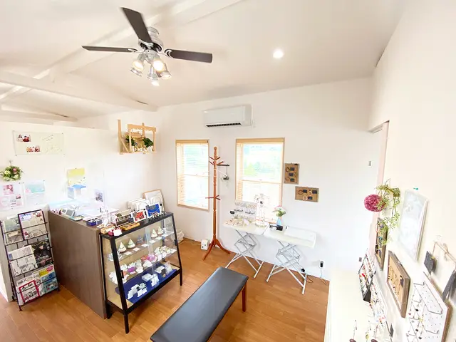 占いとヒーリングのお店 水蓮の店内