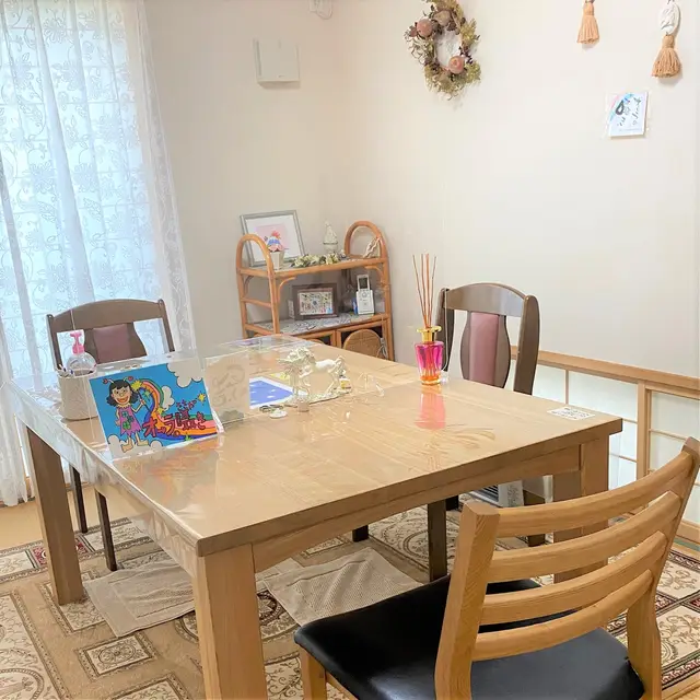 オーラの囁きの店内